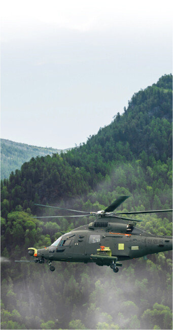 KAI가 개발한 소형 무장헬기 LAH (Light Armed Helicopter)가 무장발사 시험을 치르고 있다. [KAI 제공]