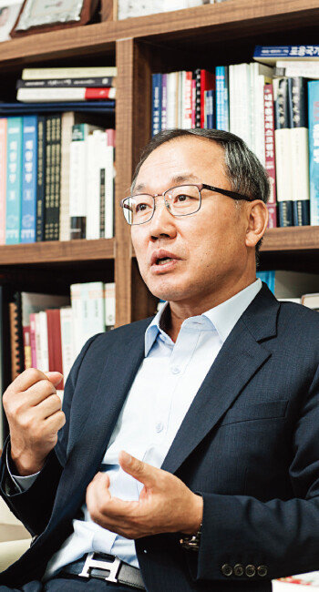[홍태식]