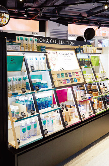 세포라의 자체 브랜드 ‘세포라 컬렉션’의 제품군도 다양하다.