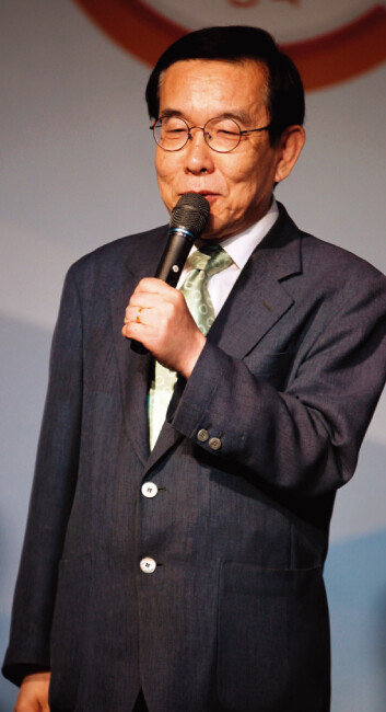 한국기원 상임이사이자 시니어기사회장인 노영하 9단은 최근 홍석현 한국기원 총재에게 보내는 서한을 공개해 기원 행정의 난맥상을 비판했다. [동아DB]