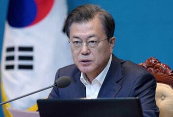 文 “남북관계 또다시 멈춰선 안돼더디더라도 한 걸음씩”