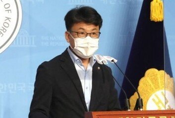 與 ‘1가구 1주택’ 법안 발의“대놓고 사회주의냐” 野비판