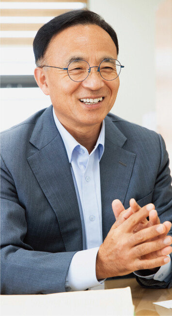 김영익 교수는 자산시장의 위기와 회복을 정확히 전망하기로 유명하다. [지호영 기자]