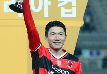 김인성, MVP 트로피 번쩍!