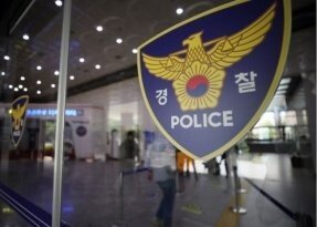 출동한 경찰에 흉기 휘두른 50대…실탄·테이저건 쏴 제압
