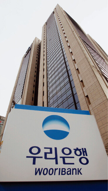 최근 일어난 채용비리 사태로 우리은행의 민영화 및 지주사 전환에 제동이 걸렸다.[동아일보 홍진한 기자]