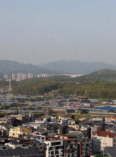 2017년 5월 7일 정부가 경기 고양시 창릉동과 
부천시 대장동을 3기 신도시로 추가 선정했다. 
사진은 2019년 5월 7일 창릉동 일대 전경. [뉴시스]