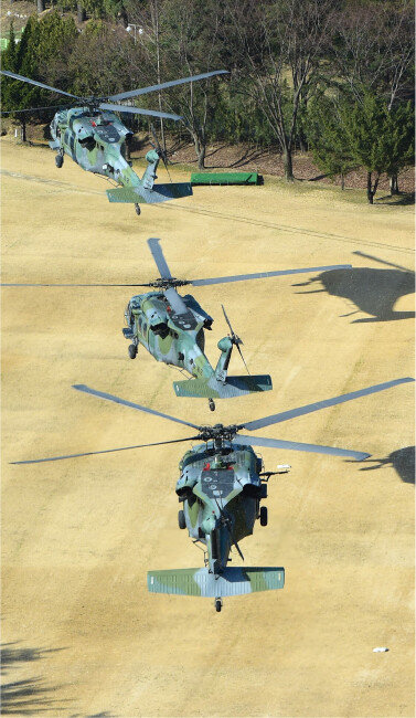 군의 기동헬기 UH-60. 2030년부터 UH-60의 수명주기가 도래해 이를 대체하려고 수리온 개발 사업이 시작됐다. [동아DB]