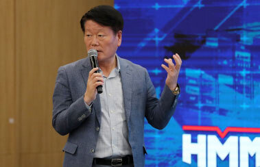 김경배 HMM 대표이사가 2022년 7월 14일 서울 영등포구 여의도 파크원 타워1 HMM 대회의실에서 열린 비전 선포식에서 발표하고 있다. 뉴스1