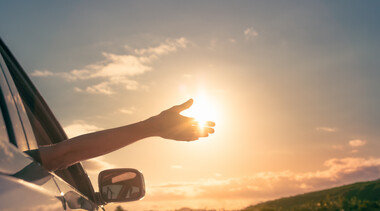 오늘의 불행은 내일의 희망을 생각하며 견딘다