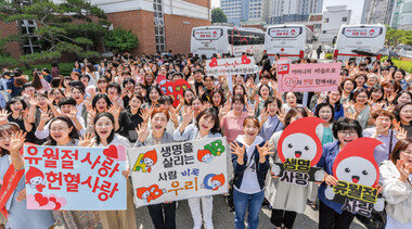 선한 말, 행동, 마음으로 행복을 일구는 사람들