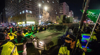 [비상계엄 후폭풍] “특검법 수용하고 중립 내각 구성해야”