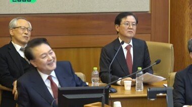 검찰총장 출신 尹, 내란 우두머리 피의자 신분으로 검찰서 조사 받는다