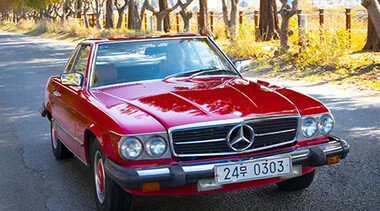 [‘덕후’ 사진관] 클래식 자동차, 역사를 태우다