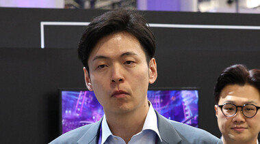 0%대 지분율, 국적 논란 속 무대 오른 ‘롯데 황태자’