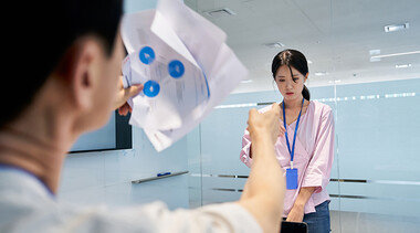 단체 채팅방서 망신 주기, 후배에게 공개 고백…직장 내 괴롭힘일까