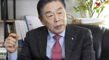 “관장이 국민께 심려 끼쳐 송구…기념관은 권력에서 해방돼야”