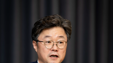 “李 외교정책, 바람은 부는데 풍향계가 없다”