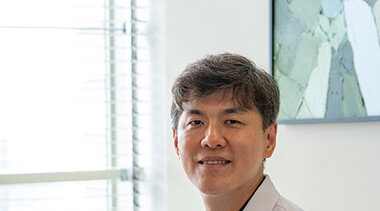 “뽀드득 세안은 금물, 각질 제거할수록 피부장벽 무너진다”