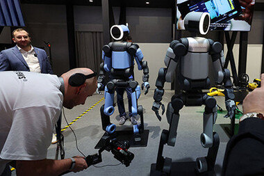 AI를 품은 자동차, 로봇이 되다