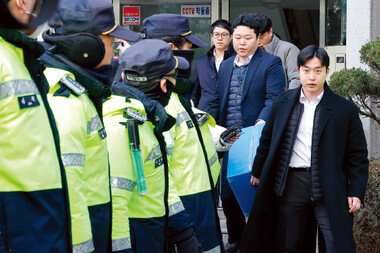 김병기 아내 업무추진비 유용 의혹<br>동작구의회 정회 4분 후 낙짓집서 결제