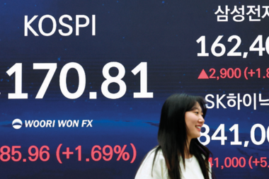 코스피 5000, 끝 아닌 시작… <br>“반도체 ‘쌍두마차’가 추가 상승 이끈다”