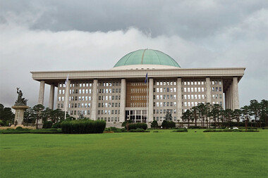 뱃머리 모양 모래땅에 세워진 여의도 국회