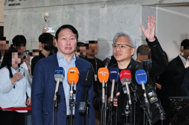 젠슨 황-최태원 “AI 팩토리용 메모리 공동 개발” 선언… 글로벌 AI 인프라 함께 만든다