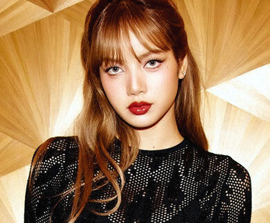 연말을 빛나게 할 홀리데이 메이크업 코드