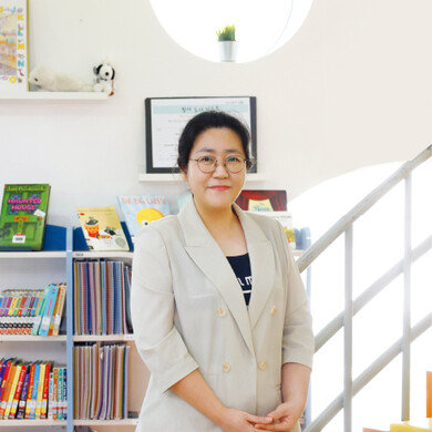 “단어와 문법 설명하는 순간 흥미 뚝 떨어져요”