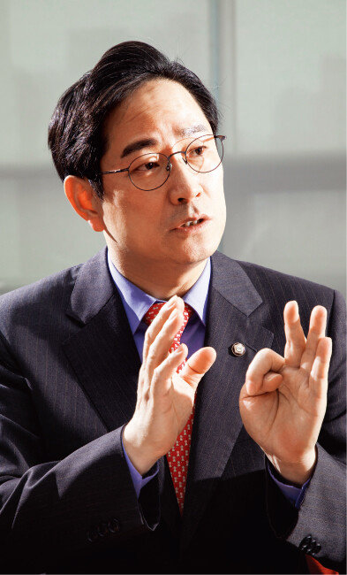 국민의힘 박수영 의원이 1월 10일 서울 여의도 국회 의원회관에서 주간동아와 인터뷰하고 있다. [조영철 기자]