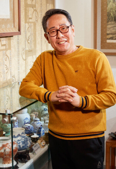 심수택 호기호기 갤러리 관장
1984년 수집가의 길에 들어선 후 30여 년간 국내외 고미술품을 모아왔다. 경기 양평군에서 소장품을 전시하는 호기호기갤러리를 운영하고 있다.  