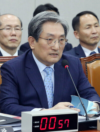 노영민 대통령비서실장이 지난해 11월 29일 국회 운영위원회 전체회의에서 발언하고 있다. [뉴시스]