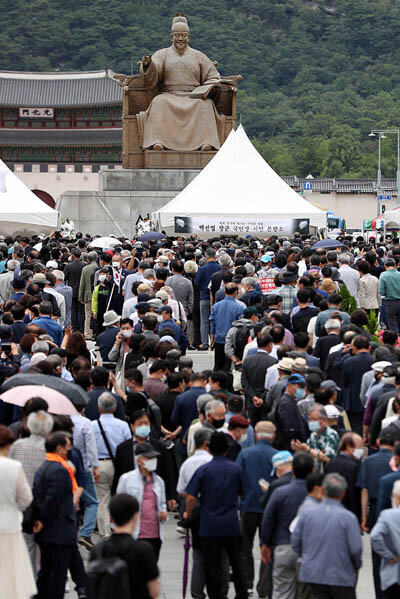 7월 14일 서울 광화문광장에 마련된 고(故) 백선엽 예비역 대장 시민 분향소. [뉴시스] 