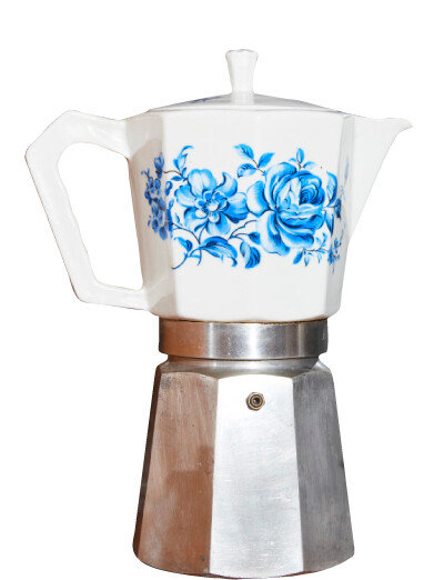 이탈리아 비알레티(Bialetti)사의 모카(Moka) 포트. 그림을 넣은 도자기 포트가 돋보인다.