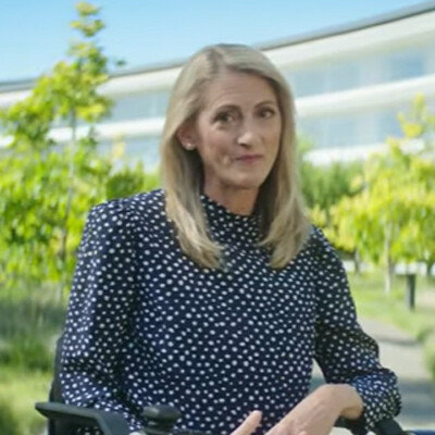 6월 온라인에 공개된 애플의 개발자대회(WWDC2021) 에는 장애를 가진 멕 프로스트 애플 맵 프로덕트 디자인 디렉터가 연사로 나섰다. [애플 WWDC2021 유튜브 캡쳐]