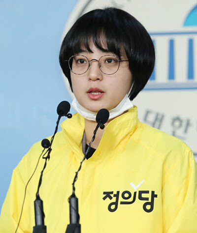 정의당 비례대표 후보 1번인 류호정 후보는 16일 "정의당에게 주어지는 도덕성의 무게를 더 깊이 새기며 총선에 임하겠다"고 밝혔다. [뉴시스]