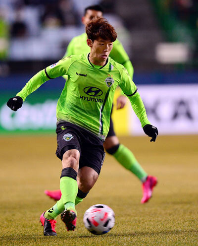 지난해 최우수선수(MVP)를 받은 전북현대모터스 김보경. [동아DB]
