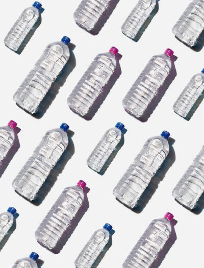 투명 페트병 분리배출 의무화 후 
주목받고 있는 무(無)라벨 ‘아이시스 ECO’.  [롯데칠성음료]