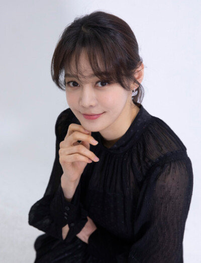 안현모는… 
방송인이자 동시통역사. 서울대, 한국외대 통번역대학원 졸업. SBS 기자와 앵커로 활약하며 취재 및 보도 역량을 쌓았다. 뉴스, 예능을 넘나들며 대중과 소통하고 있다. 우주 만물에 대한 관심과 애정으로 본 연재를 시작했다. [박해윤 기자] 
