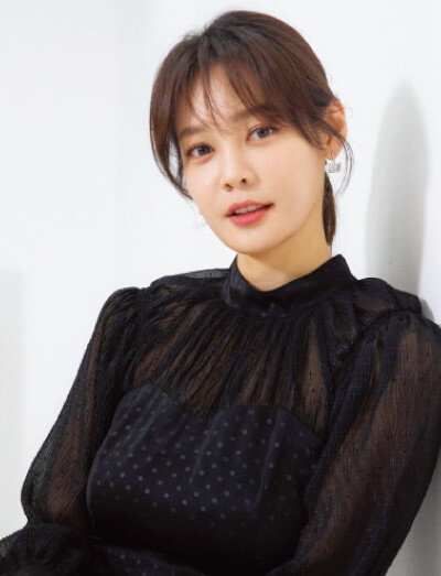 안현모는… 
방송인이자 동시통역사. 서울대, 한국외대 통번역대학원 졸업. SBS 기자와 앵커로 활약하며 취재 및 보도 역량을 쌓았다. 뉴스, 예능을 넘나들며 대중과 소통하고 있다. 우주 만물에 대한 관심과 애정으로 본 연재를 시작했다. [박해윤 기자]