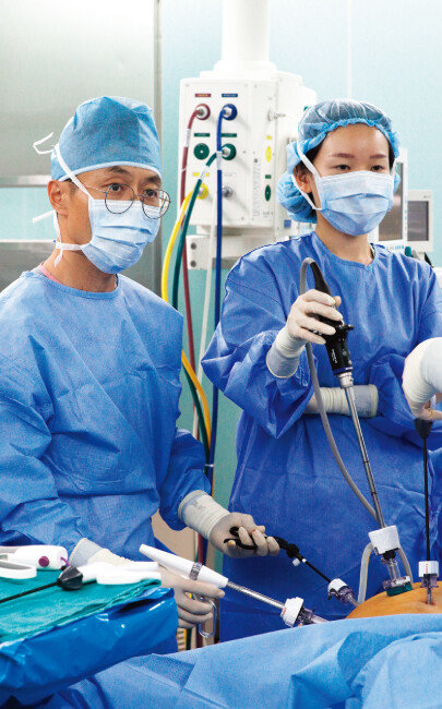 홍광대 고대안산병원 대장항문외과 교수(왼쪽). [박해윤 기자]