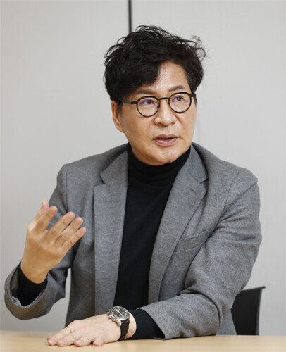 젊은 직장인들에게 현실적 노하우를 전수하는 문성후 작가 [홍중식 기자]