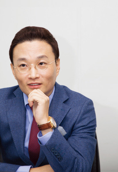 정당한 투자로 돈도 벌고 
어려운 이웃도 도울 수 있다면 
이보다 좋은 일이 어디 있겠어요. 
제가 원하는 게 
‘전 직장인의 건물주화’예요. 
개개인이 모두 하나의 
사회적 기업이라는 
자부심을 갖고 건전하게 
투자하면 좋겠어요.[조영철 기자]