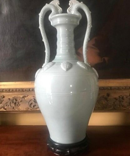 I just paid for the vase auction that was at home, but it won ‘2 billion won’…  What is the identity?