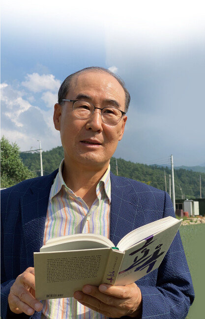 소설 ‘효옥’을 출간한 전군표 전 국세청장. [허문명 기자]