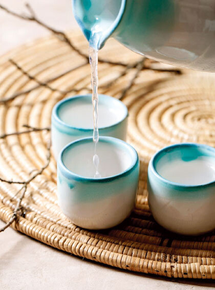 오늘날 사용하는 단어 중에는
술 또는 술자리에 기원을 둔 것이 많다. GettyImages