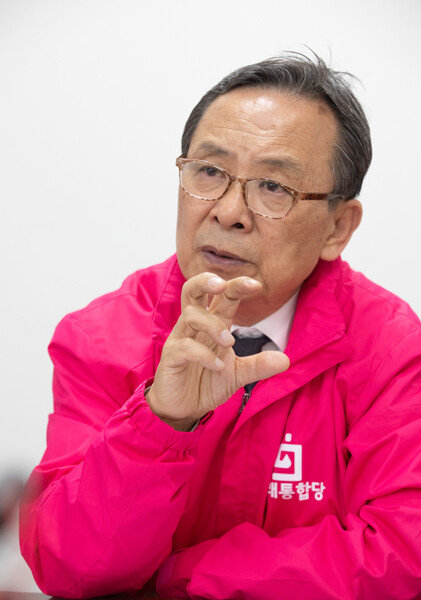 국민채 계획을 입안한 신세돈 숙명여대 경제학부 명예교수. [사진 박해윤 기자]