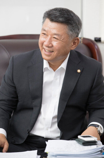 장석춘 의원은 문재인 정부의 소득주도성장은 세금주도성장일 뿐이라고 목소리를 높였다. [지호영 기자]