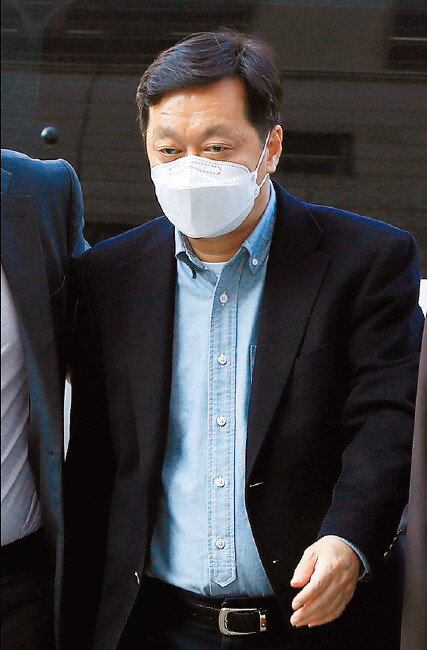 정진상 전 더불어민주당 당대표 정무조정실장이 11월 18일 서울 서초구 서울중앙지법에 구속영장실질심사를 받기 위해 출석하고 있다. [동아DB]